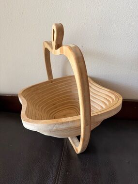 Bonnie & Pop NY Apple Shaped Collapsable Wooden Basket, Trivet or Cutting Board